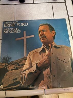 Tennessee Ernie Ford "Precious Memories" 2-LP Vinyl Album . Gatefold 1973